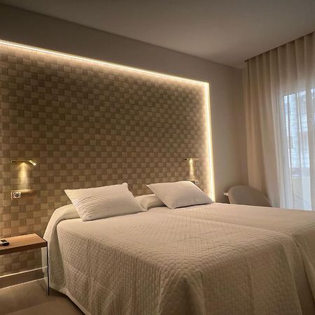 Hotel Restaurant Llansola Сан-Карлос-де-ла-Рапита Экстерьер фото