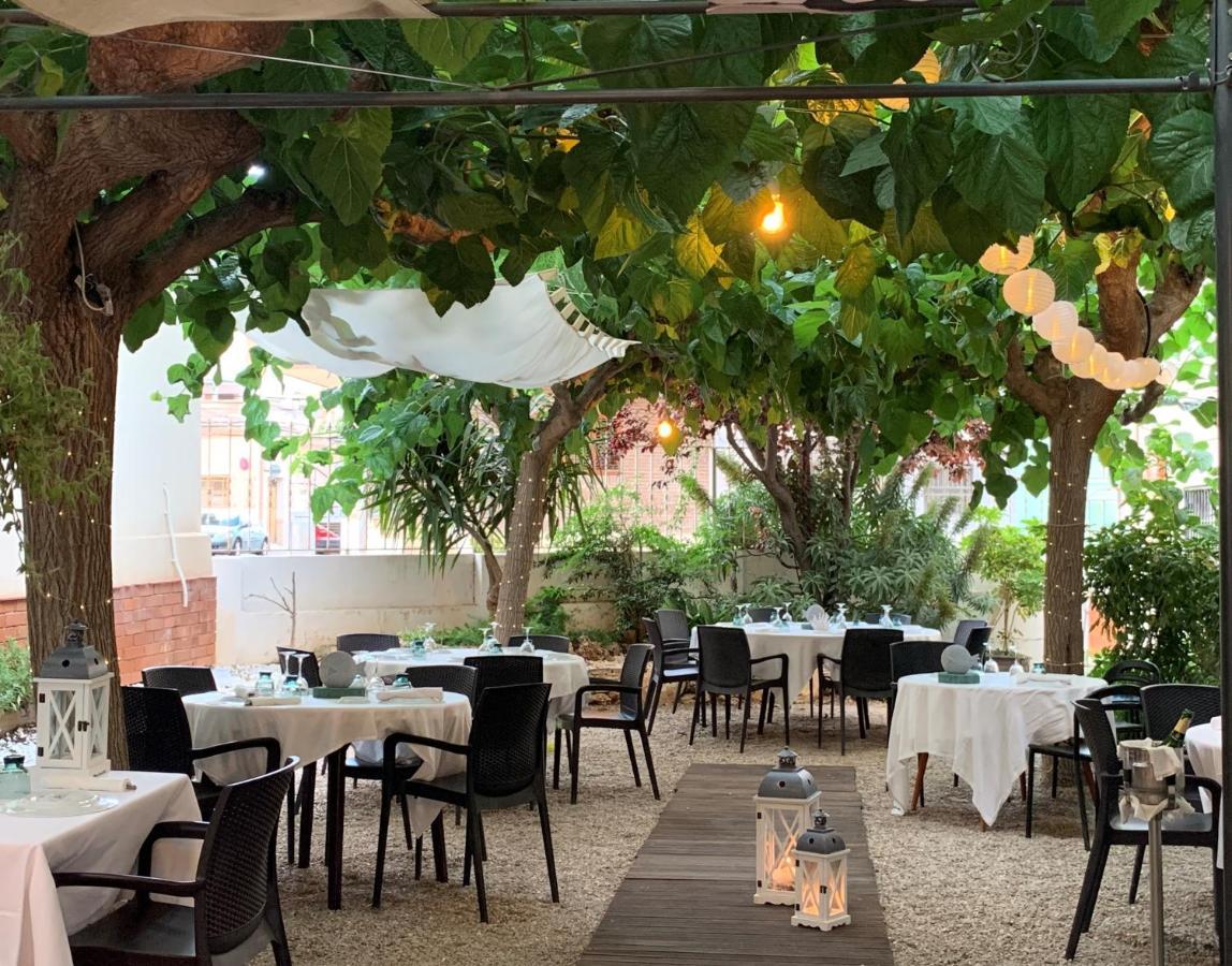 Hotel Restaurant Llansola Сан-Карлос-де-ла-Рапита Экстерьер фото