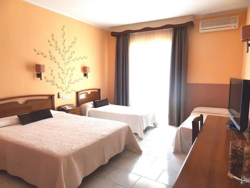 Hotel Restaurant Llansola Сан-Карлос-де-ла-Рапита Экстерьер фото
