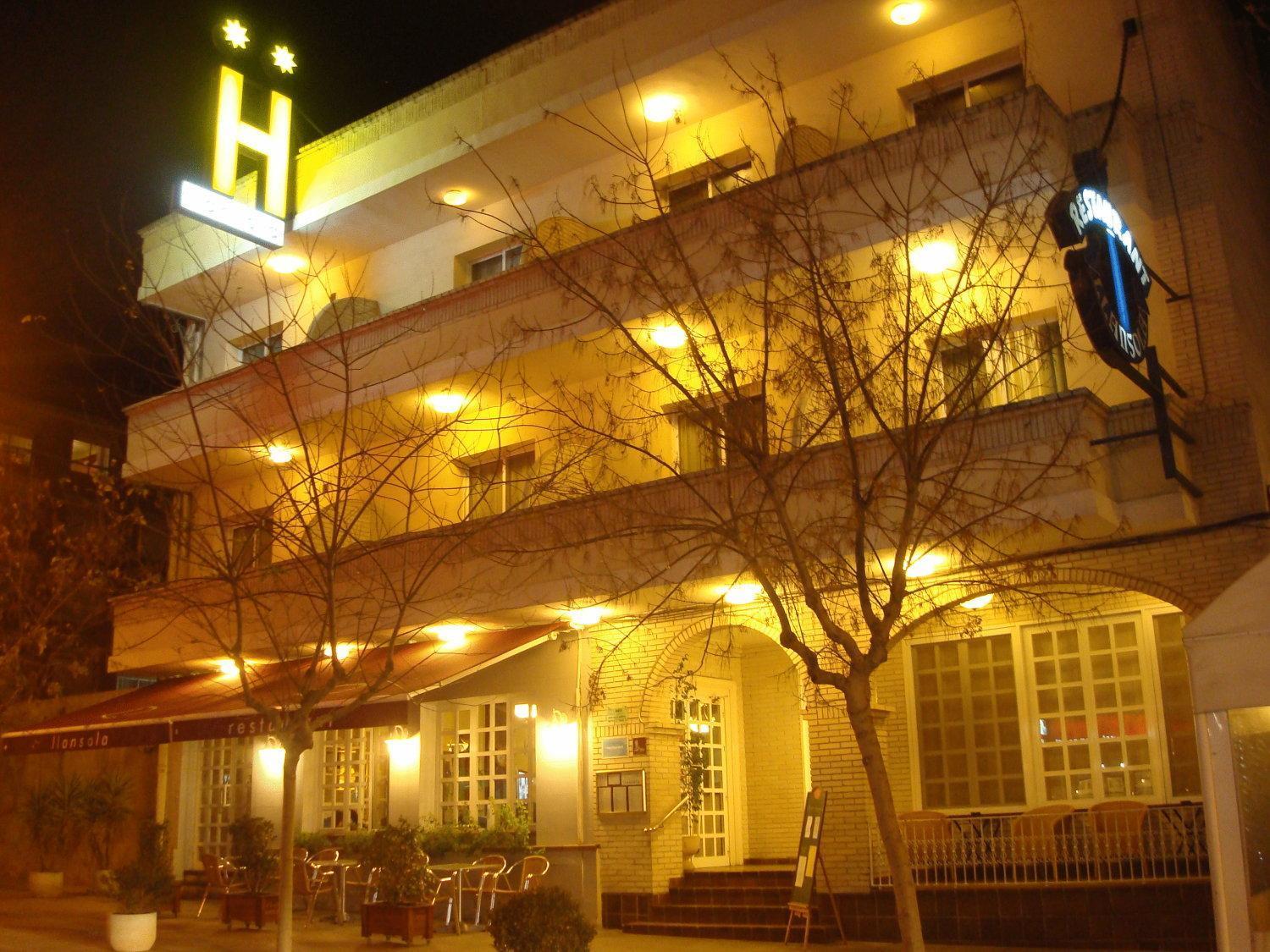 Hotel Restaurant Llansola Сан-Карлос-де-ла-Рапита Экстерьер фото