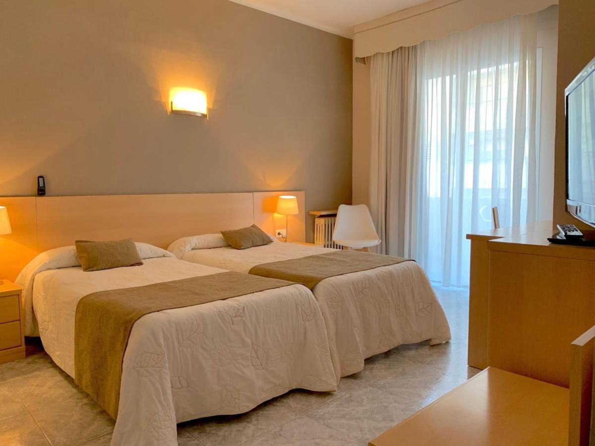 Hotel Restaurant Llansola Сан-Карлос-де-ла-Рапита Экстерьер фото