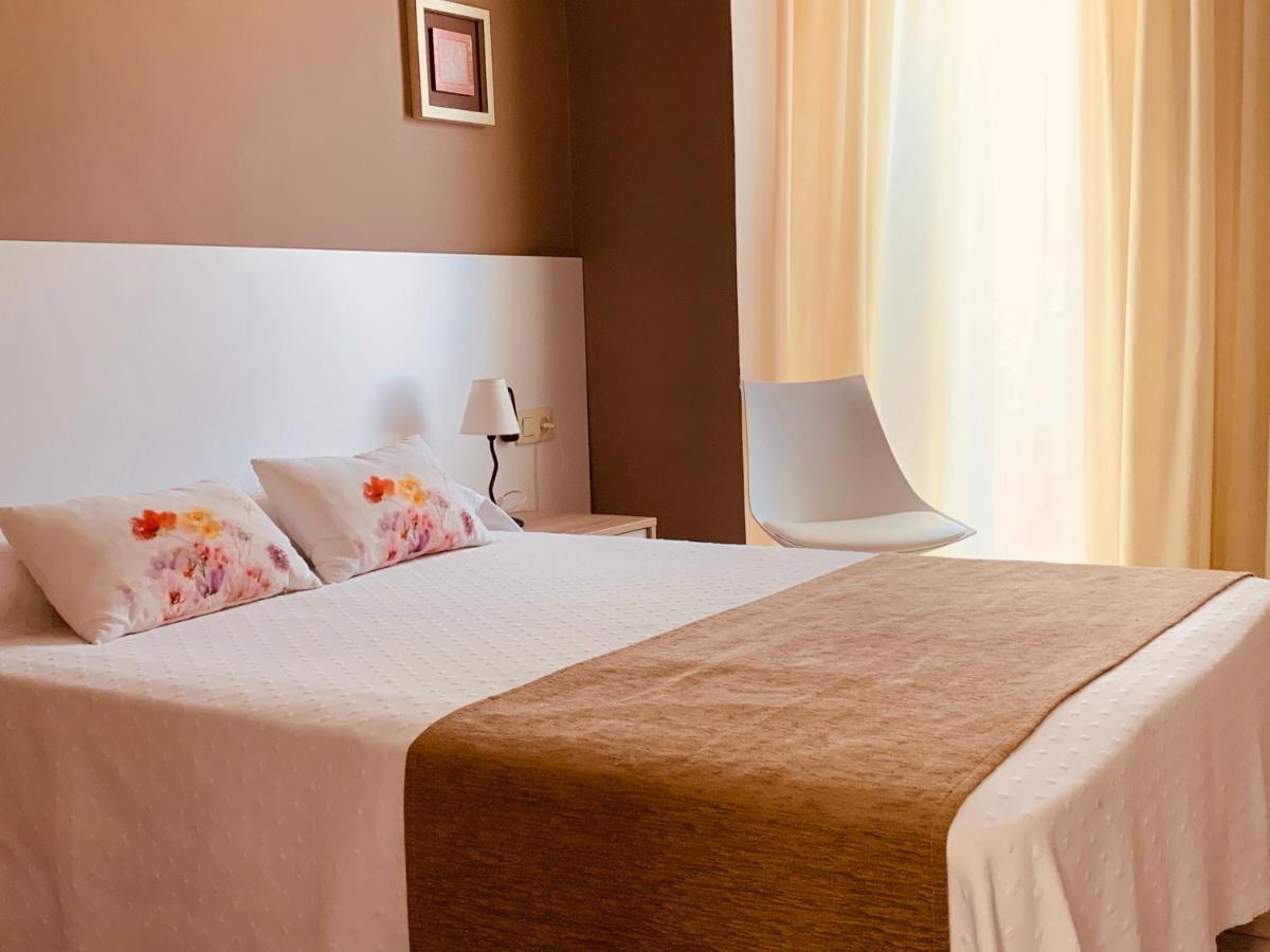 Hotel Restaurant Llansola Сан-Карлос-де-ла-Рапита Экстерьер фото