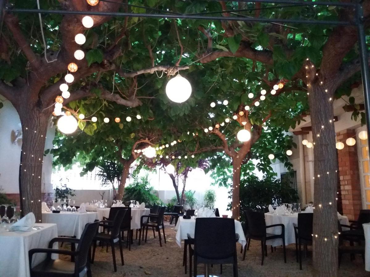 Hotel Restaurant Llansola Сан-Карлос-де-ла-Рапита Экстерьер фото