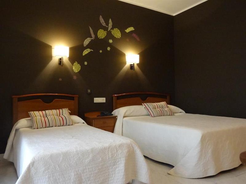 Hotel Restaurant Llansola Сан-Карлос-де-ла-Рапита Экстерьер фото
