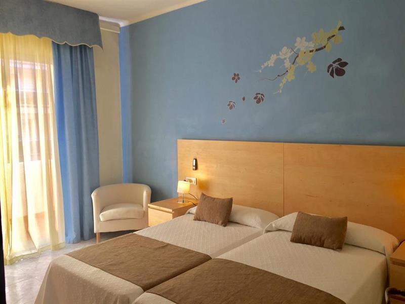 Hotel Restaurant Llansola Сан-Карлос-де-ла-Рапита Экстерьер фото